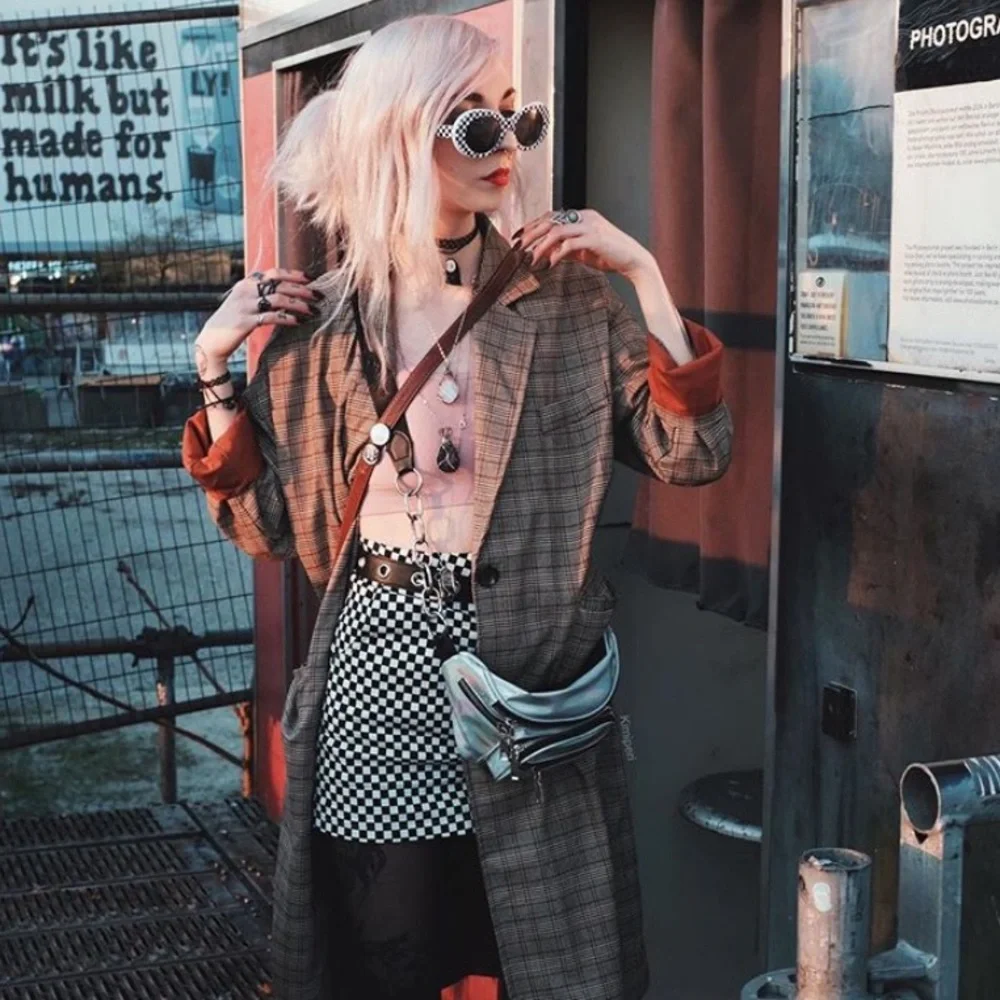 silver holographic fanny pack - Picture 2 of 10